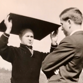 Hermann Wolf und Wolfgang Gärtner treffen sich zufällig im Oberen Mühlental ca. 1958